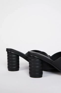 Intentionally Blank New IB KAMIKA - ALL BLACK