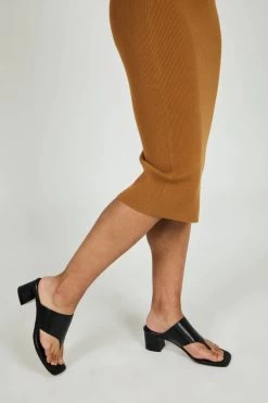 Intentionally Blank New IB ALVA THONG - BLK