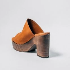 SEYCHELLES INVIGORATED - TAN NUBUCK New