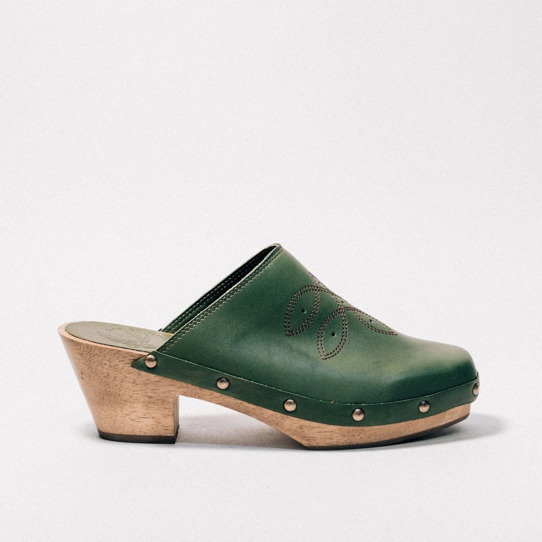 BIRD OF FLIGHT - SHY CLOG LEAF 1 BIRD OF FLIGHT - SHY CLOG LEAF