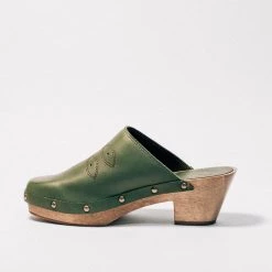 BIRD OF FLIGHT - SHY CLOG LEAF