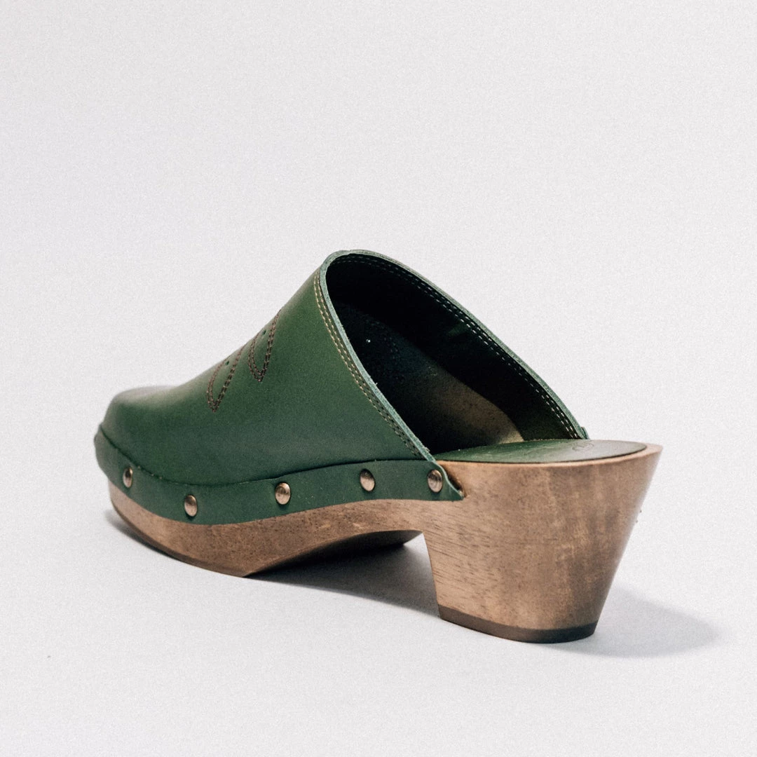 BIRD OF FLIGHT - SHY CLOG LEAF 3 BIRD OF FLIGHT - SHY CLOG LEAF