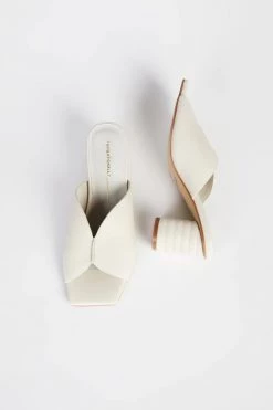 Intentionally Blank New IB KAMIKA - CREAM