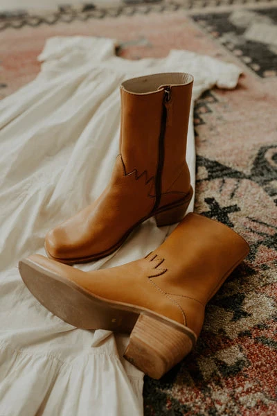 BIRD OF FLIGHT OJAI BOOT - TAN 8 BIRD OF FLIGHT OJAI BOOT - TAN