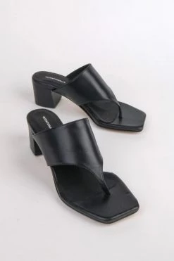 Intentionally Blank New IB ALVA THONG - BLK