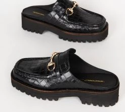 Intentionally Blank IB KOWLOON-BLACK 8 Intentionally Blank IB KOWLOON-BLACK