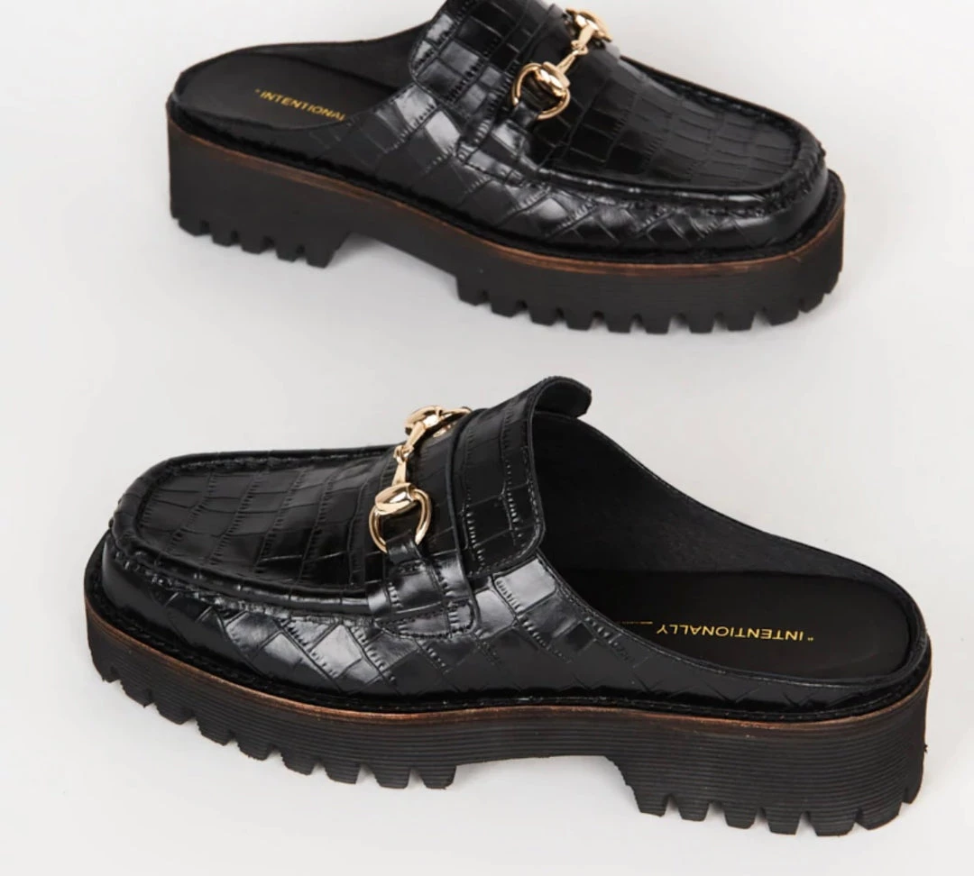 Intentionally Blank IB KOWLOON-BLACK 3 Intentionally Blank IB KOWLOON-BLACK