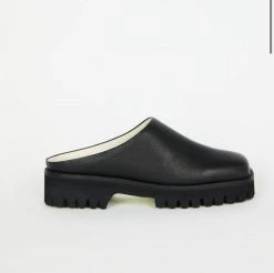 Intentionally Blank IB RISE UP-BLACK