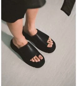 E8 By MIISTA E8 MAGGIE BLACK SLIDE New