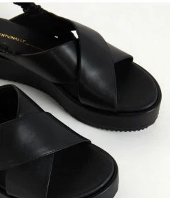 Intentionally Blank IB STARRY-BLACK 6 Intentionally Blank IB STARRY-BLACK