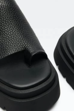 E8 By MIISTA E8 MAGGIE BLACK SLIDE New