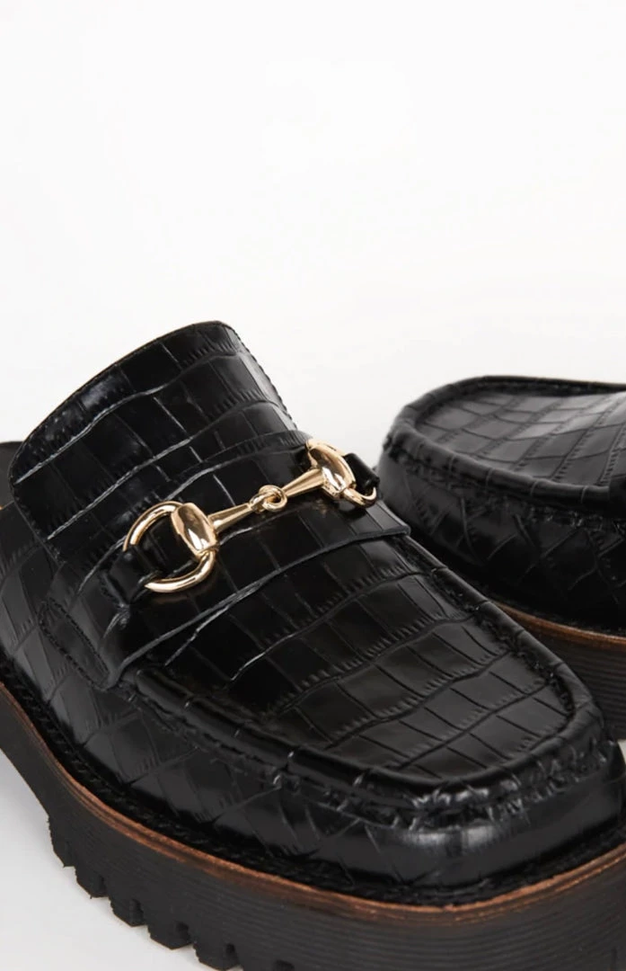 Intentionally Blank IB KOWLOON-BLACK 4 Intentionally Blank IB KOWLOON-BLACK