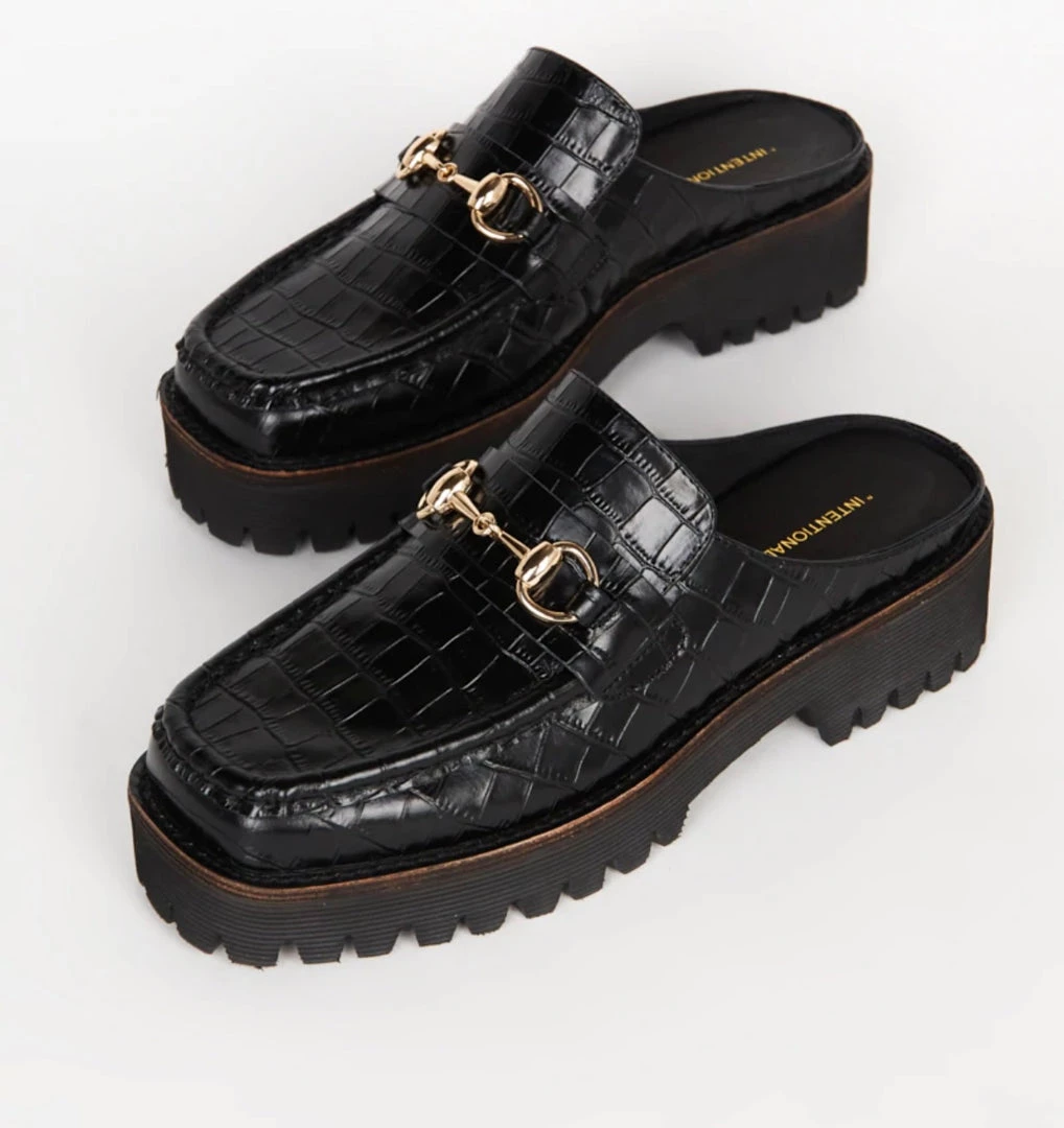 Intentionally Blank IB KOWLOON-BLACK 1 Intentionally Blank IB KOWLOON-BLACK